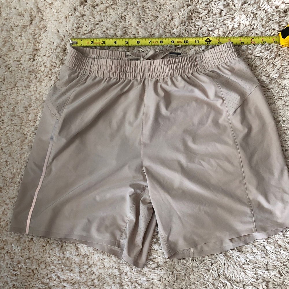 Men's VRST Athletic Tan Shorts, Size M, Great Condition